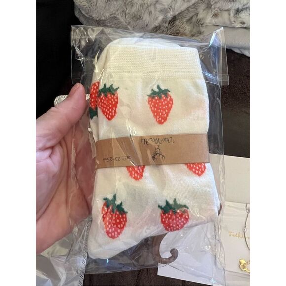 Strawberry Lovers Bundle  - Picture 4 of 12
